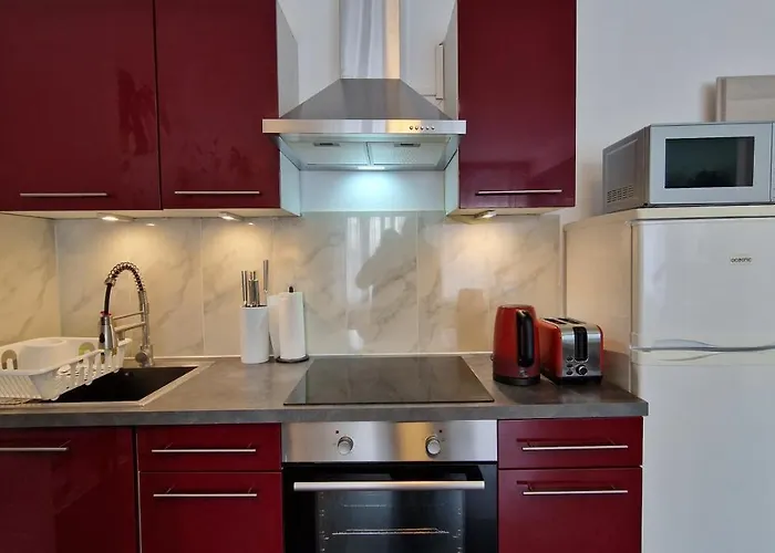 Center 4 People King Bed, Near Switzerland, G'ermany, Near Airport, Free Parking